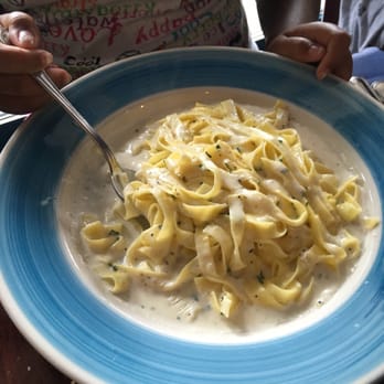 Gianna's - Fettuccine Alfredo - Italian Near Me - Yonkers, New York