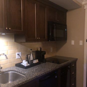 Oak Bay Beach Hotel - Kitchenette - Hotels Near Me - Victoria, British Columbia Oak Bay Beach Hotel - Kitchenette - Hotels Near Me - Victoria, British Columbia