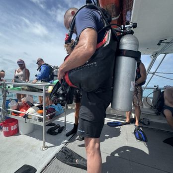 Captain's Corner Dive Center - Getting all the gear on - Scuba Diving Near Me - Key West, Florida