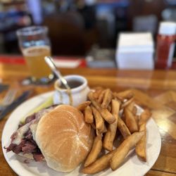 The Fours - Hot pastrami sandwich