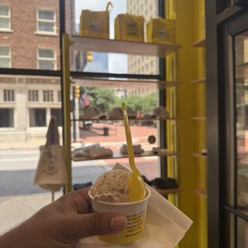 Melt Ice Creams - Loaded cookie dough and inside decor - Ice Cream & Frozen Yogurt Near Me - Fort Worth, Texas Melt Ice Creams - Loaded cookie dough and inside decor - Ice Cream & Frozen Yogurt Near Me - Fort Worth, Texas