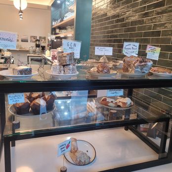 Breakaway Carrboro - Pasyry case - Breakfast & Brunch Near Me - Carrboro, North Carolina