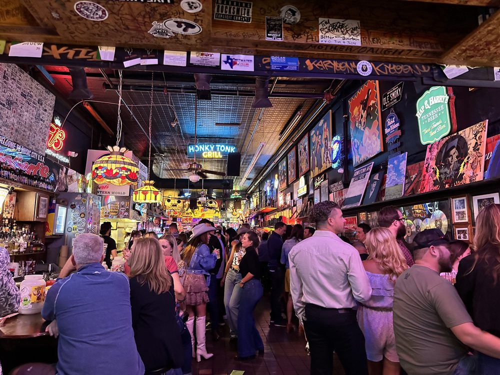 Robert's Western World