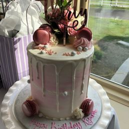 This cake was amazing Champagne cake with raspberry filling the cake was not only pretty but tasted like Champagne and was very moist This cake was amazing Champagne cake with raspberry filling the cake was not only pretty but tasted like Champagne and was very moist