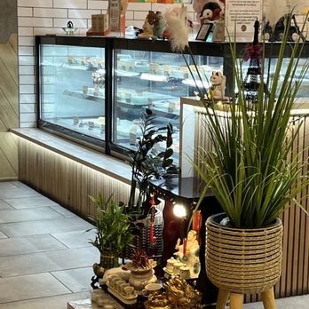 Paris Banh Mi - Dessert Case (feat. a shrine tribute) - Bakeries Near Me - Doraville, Georgia