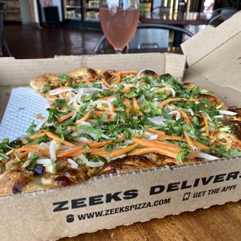 Beer Star - Great pizza from Zeeks, which is in the building... - Beer Bar Near Me - Seattle, Washington