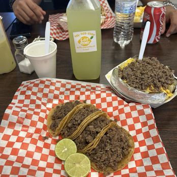 Taqueria La Fe Rb - El combo, viene con 4 tacos, un refresco, una papa y unos frijoles. - Tacos Near Me - Pharr, Texas Taqueria La Fe Rb - El combo, viene con 4 tacos, un refresco, una papa y unos frijoles. - Tacos Near Me - Pharr, Texas