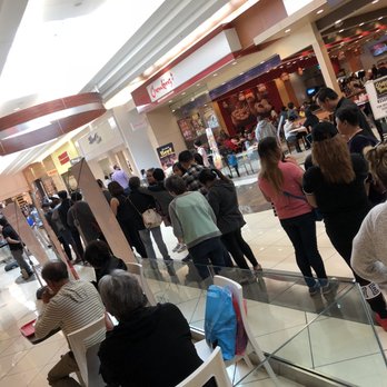 Jollibee - Be prepared to wait two hours. - Fast Food Near Me - Tukwila, Washington