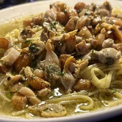 Chris & Tonys Restaurant & Lounge - Linguine white clam