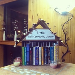 Americas Best Value Inn - Tiny library in the lobby