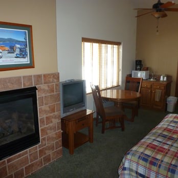 Robinhood Resort - Fireplace and Table - Big Bear Lake, CA