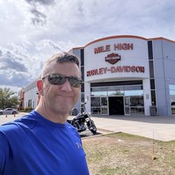 Mile High Harley-Davidson - Obligatory Selfie.....