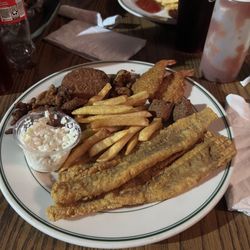 Fresh Seafood Market & Restaurant - Good food!