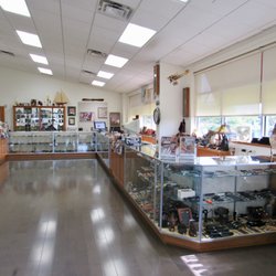 A.G. Russell Knives - Inside the showroom