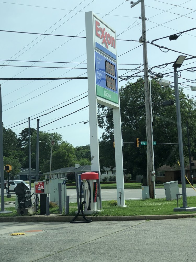 Robin's Exxon Food Mart Logo