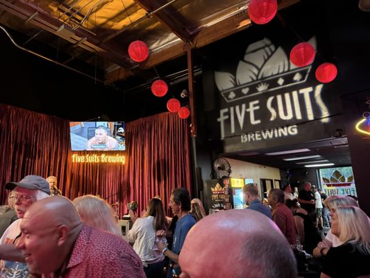 Five Suits Brewing by null