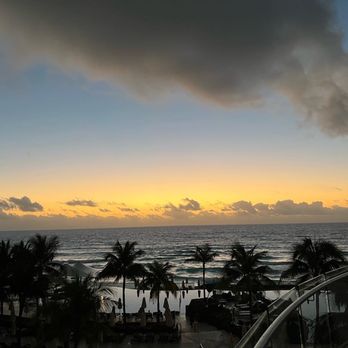 Hard Rock Hotel - Night views - Hotels Near Me - Cancún, ROO