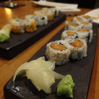 Kata Robata - Spicy Salmon Roll - Sushi Bars Near Me - Houston, Texas