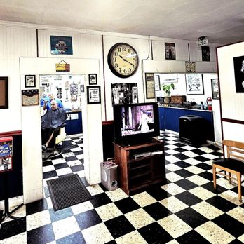 Lawrences Barber Shop - Parlor - Barbers Near Me - Picayune, Mississippi