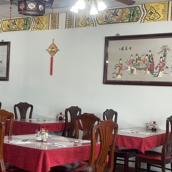 Eat First Chinese Restaurant - the dining room - Chinese Near Me - Albuquerque, New Mexico