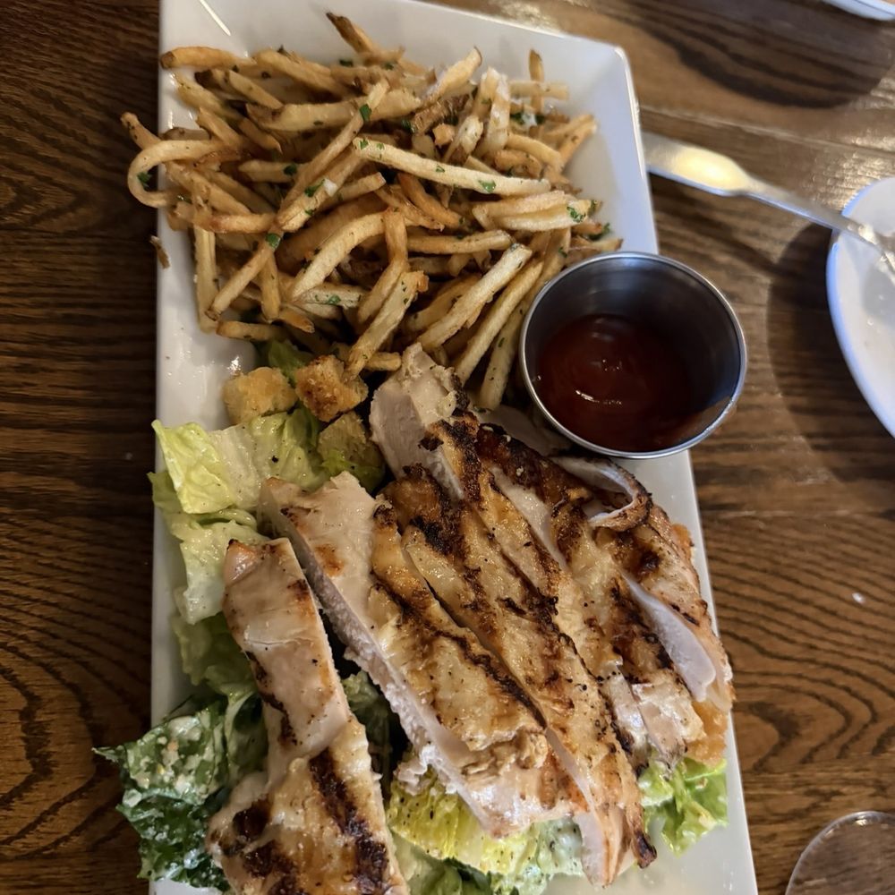 Chives Restaurant - New American Near Me - Suamico, Wisconsin