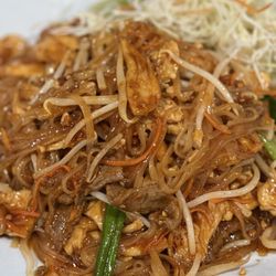 Panang 9 - Pad Thai Chicken and Beef