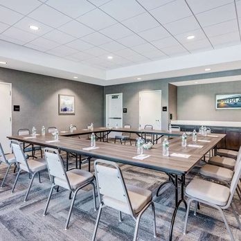 Hampton Inn & Suites Kittery-Portsmouth - Meeting Room - Hotels Near Me - Kittery, Maine