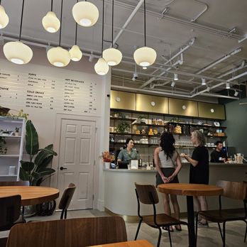 Saan Saan Cafe & Restaurant - Desserts Near Me - Vancouver, British Columbia