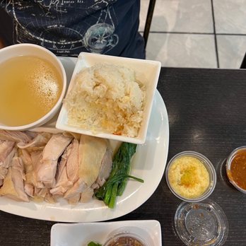 Red Chicken Thai - My hubby's plate of steamed chicken with rice, soup and sauces. Look and taste so good. - Thai Near Me - San Gabriel, California