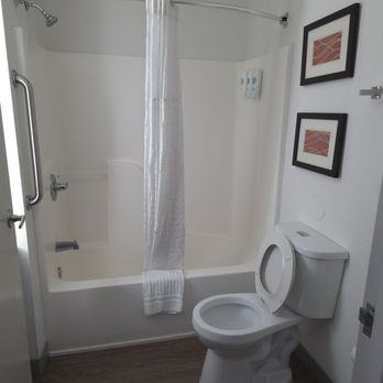 Comfort Inn Gallup I-40 Exit 20 - King room en suite tub/shower combo w/multi-use personal care - Hotels Near Me - Gallup, New Mexico Comfort Inn Gallup I-40 Exit 20 - King room en suite tub/shower combo w/multi-use personal care - Hotels Near Me - Gallup, New Mexico