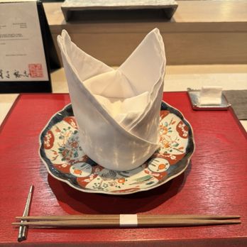Sushi Mahana - Plate displaying - Sushi Bars Near Me - North Vancouver, British Columbia Sushi Mahana - Plate displaying - Sushi Bars Near Me - North Vancouver, British Columbia
