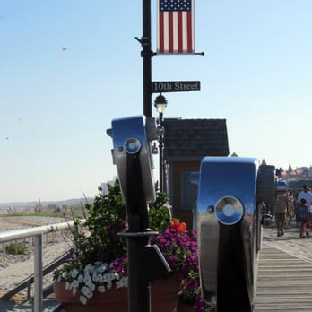 Ocean City Beaches - flags   on beach July 5th 2013 - Beaches Near Me