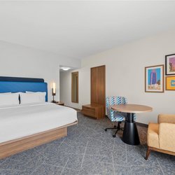 Hampton Inn & Suites Philadelphia/Bensalem - Guest room
