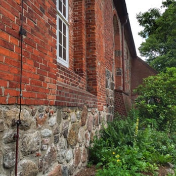 Kirche Bergstedt - Churches Near Me - Hamburg, HH