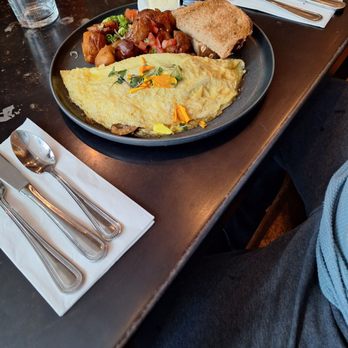 Tutu Lounge - Mushroom omelette w/ truffle oil - Breakfast & Brunch Near Me - San Rafael, California