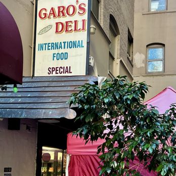 St. Vincent Court - GARO'S DELI international food - Public Art Near Me - Los Angeles, California