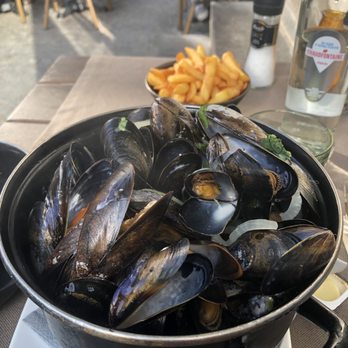 Poules Moules - Mussels - Belgian Near Me - Bruges, VWV Poules Moules - Mussels - Belgian Near Me - Bruges, VWV
