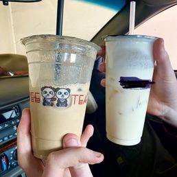 Oolong milk tea comparison from Wee Tea and other nearby chain boberie.