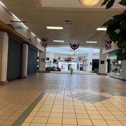 Butte Plaza Mall - Not crowded