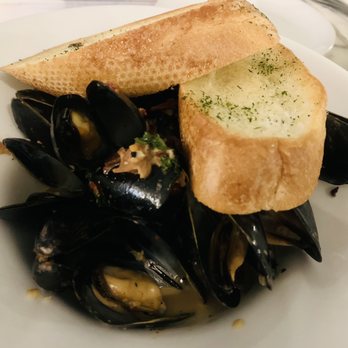 La Belle Vie Kitchen - Mussels Mariniere - French Near Me - Suwanee, Georgia La Belle Vie Kitchen - Mussels Mariniere - French Near Me - Suwanee, Georgia