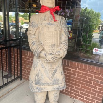 Lam's Kitchen - Statue out front - Chinese Near Me - Matthews, North Carolina