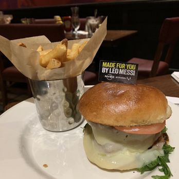 Hard Rock Cafe - Messi Chicken Sandwich - American Near Me - Pigeon Forge, Tennessee