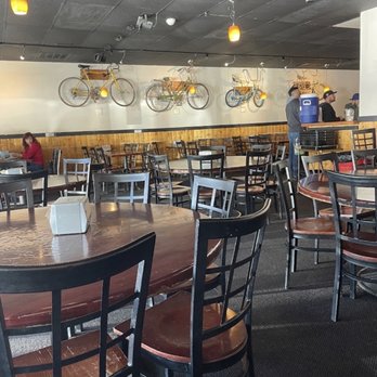 Idyllwild Pizza - The seating area - Pizza Near Me - Idyllwild, California