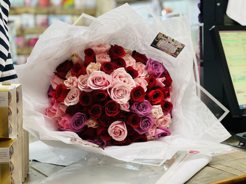 DIVINE FLOWERS & GIFTS Updated September 2024 202 Photos & 15