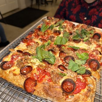 Pizzalina - custom square with pepperoni, basil, sausage, hot honey ig@mukbangyourmama - Pizza Near Me - Walnut Creek, California Pizzalina - custom square with pepperoni, basil, sausage, hot honey ig@mukbangyourmama - Pizza Near Me - Walnut Creek, California