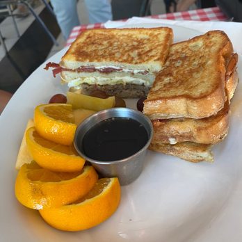 Chef Stella diner & catering - Cheeseburger melt - Diners Near Me - Lethbridge, Alberta Chef Stella diner & catering - Cheeseburger melt - Diners Near Me - Lethbridge, Alberta