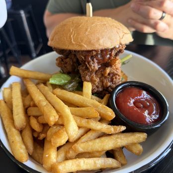 Fish Bar Deli - Chicken sandwich - Seafood Markets Near Me - Kapaa, Hawaii