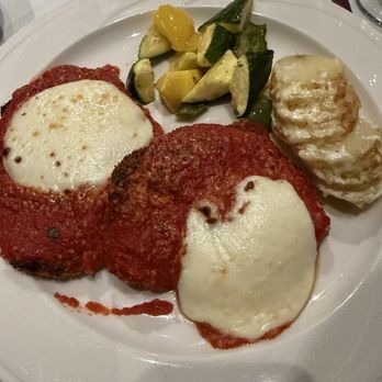 Antica Nova - Chicken parmigiana - Lounges Near Me - Troy, Michigan