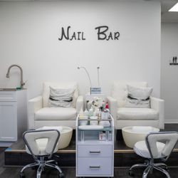 Brazilian Silhouette - Pedicure station