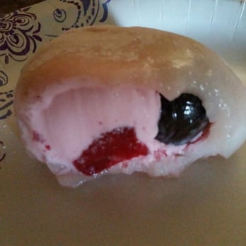 Kogetsu-do - Strawberry ice cream Mochi with chocolate surprise! Oh snap! - Shaved Ice Near Me - Fresno, California